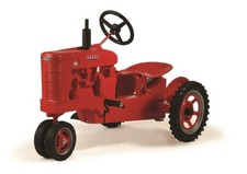 Farmall M Narrow Front Pedal Tractor W/spoke Rims By Scale Models Nib (2007)!