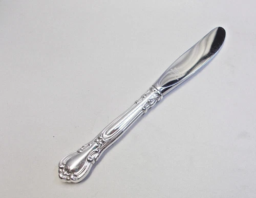 CHANTILLY STERLING SILVER BUTTER SPREADER-ORNATE/POPULAR 1895 GORHAM FINE