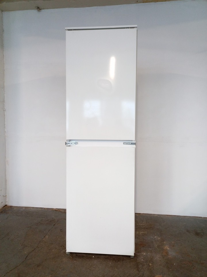 Zanussi ZBB27450SV Integrated 50/50 Fridge Freezer UK Delivery Q39 eBay