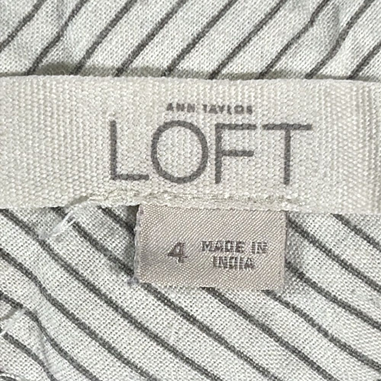 LOFT womens black basic flat front 3.5" inseam ch… - image 4