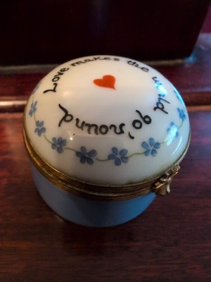 Limoges Bernardaud Trinket Box France - Love Makes The World Go Round