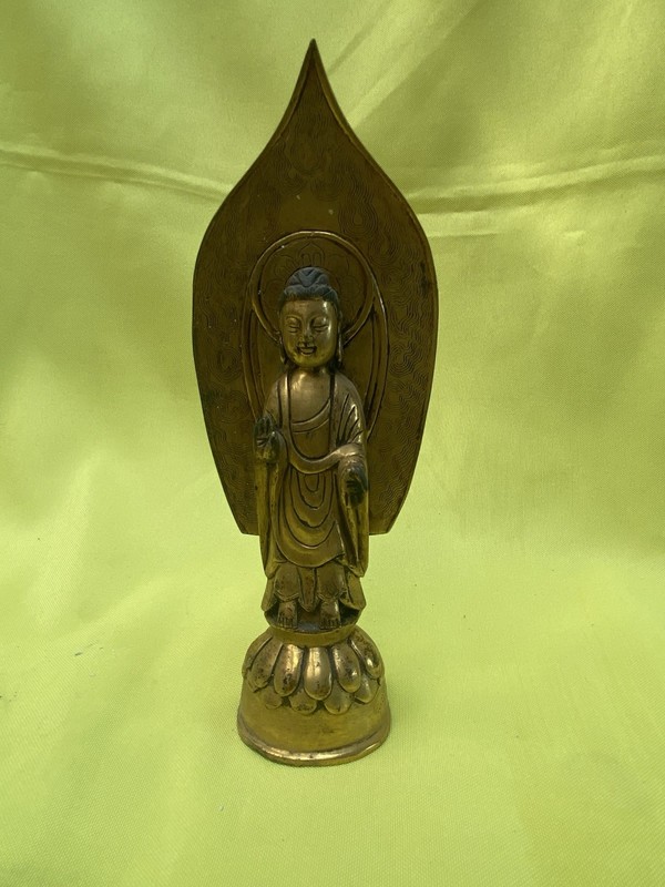 An Auspicious Countenance Of Gilded Splendor