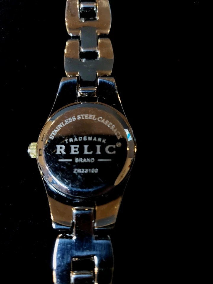 Reloj Reliquia Mujer Acero Inoxidable Tono Plata y Oro Batería Nueva Cuarzo 6 - 6.5" Foto 3 de 4