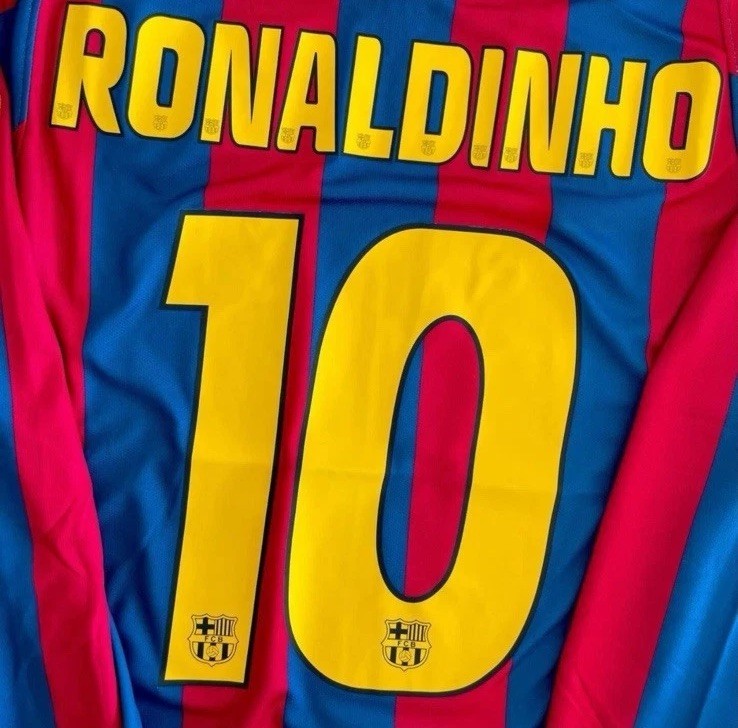 新品❗️未使用❗️FC Barcelona RONALDINHO 10番レプリカユニ s-l400.jpg