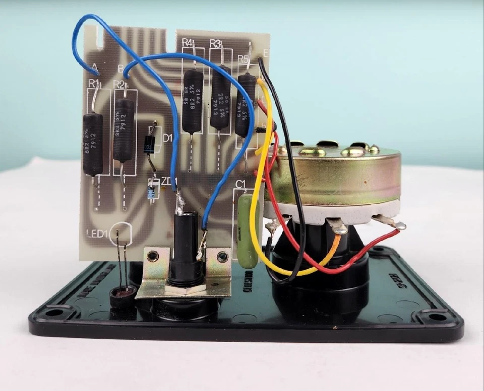 (1) Painel de controle de frequência de alto-falante antigo Celestion Ditton 551 - Imagem 2 de 4