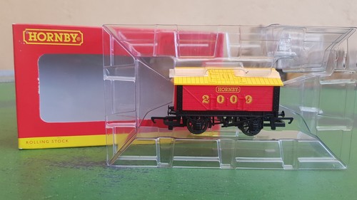 Hornby R6458 2009 Salt Wagon, red and yellow, Boxed - Foto 2 di 10
