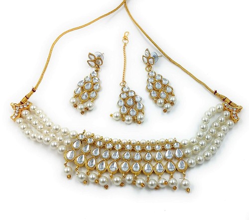 MOTI Choker Necklace Set with Mangtikka 