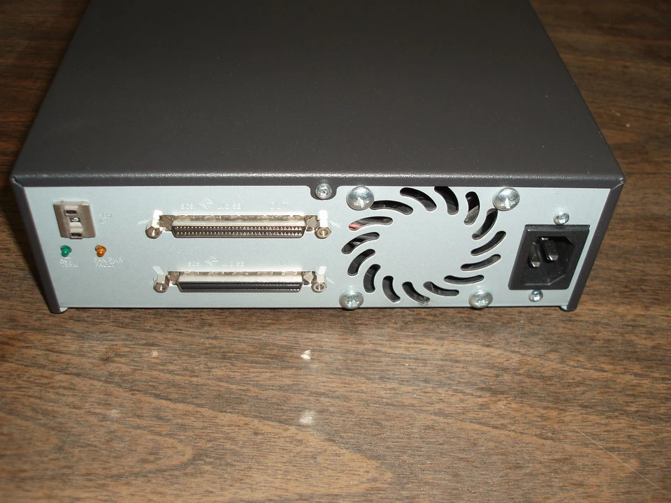 HP STORAGEWORKS ULTRIUM 215 EXTERNAL TAPE STORAGE SCSI DRIVE Q1544-69201 - Image 2 of 2