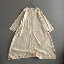 BEARDSLEY | Maxi Vestido Tienda Lino - Marfil - Detalle de Ojales - Ajuste Relajado - Talla F