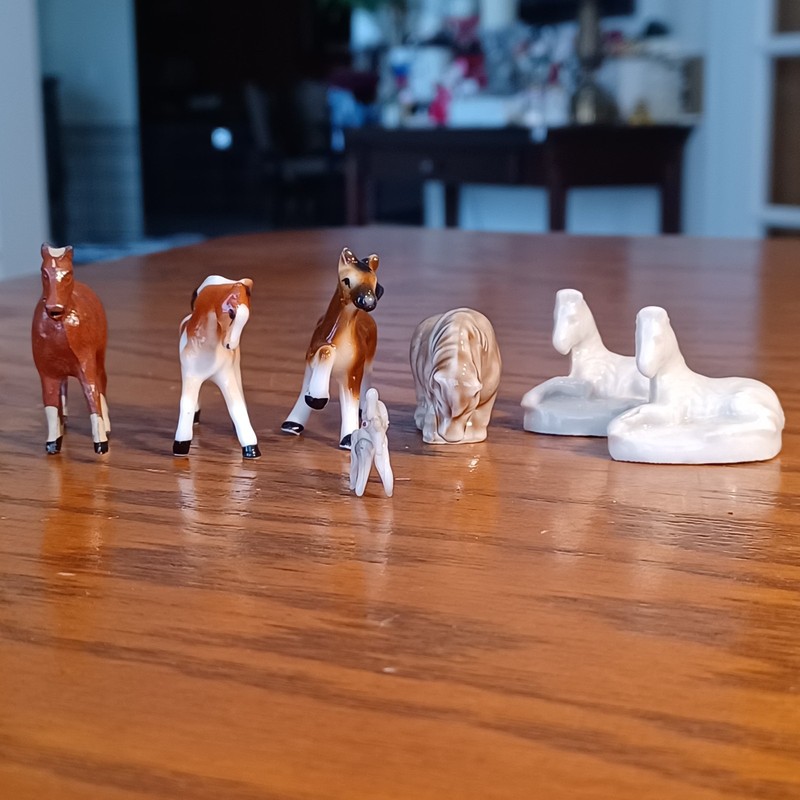 Lot of 7 Assorted Vintage Porcelain Miniature Horses Hagen-Renaker, Wade, Others
