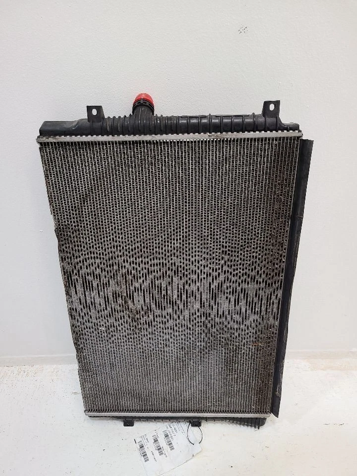 2014 2015 2016 2017 2018 2019 2020 2021 2022  VOLKSWAGON PASSAT  Radiator  - Image 4 of 4