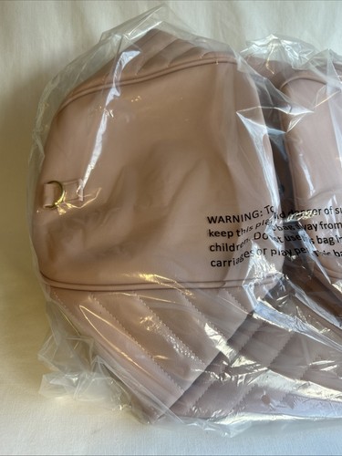 Women's Large 22" Faux Leather Duffel Bag Pink Chevron Travel Carry-On New - Picture 7 of 9