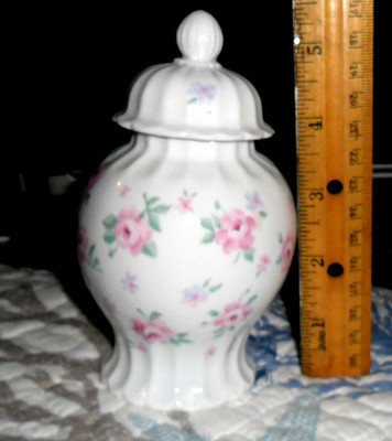 Vintage Lynn Hollyn Ginger Jar from The Toscany Collection