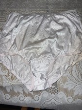 Vanity Fair Perfectly Yours Lace Nouveau Full-Cut ivory Brief Size 6 M