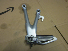 SUZUKI GSF 650 BANDIT WVB5 '05-06 FUSSRASTENANLAGE FUSSRASTE HINTEN LINKS or.Suz