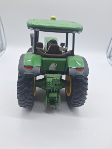 ERTL John Deere 7R Tractor 1/16 Scale - Picture 8 of 24