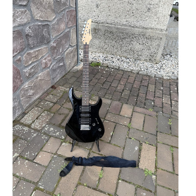 Yamaha Pacifica PAC012 E-Gitarre Schwarz 6-saitig+ Gig bag+ Gurt
