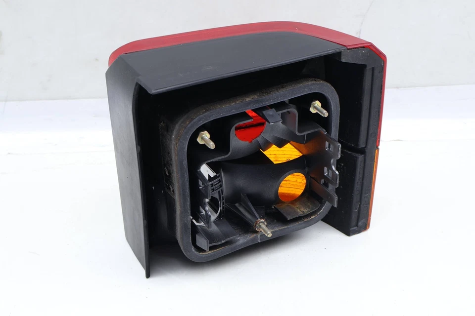 1992-1997 1999-2004 VW EUROVAN - LUZ TRASERA IZQUIERDA / LÁMPARA 701945095A Foto 2 de 4