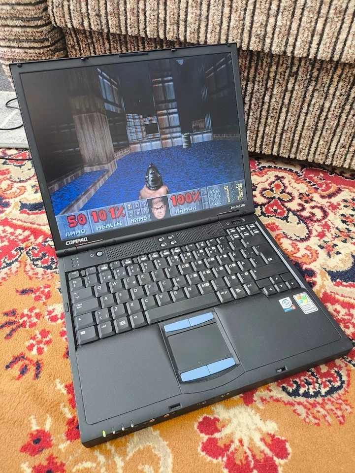 Compaq Evo N610c good condition retro gaming laptop - Image 2 of 4