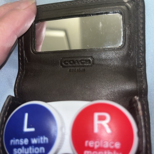 Coach contact lens Travel case Classic Preowned. Also holds a standard lipstick - Imagen 6 de 12