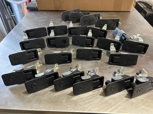 Lot of 24 Southco latch, 20 x 62-43-151-2 and 4 x C5-22-35 latch