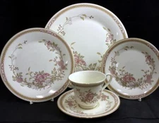 Royal Doulton Lisette 5 Piece Place Setting H5082