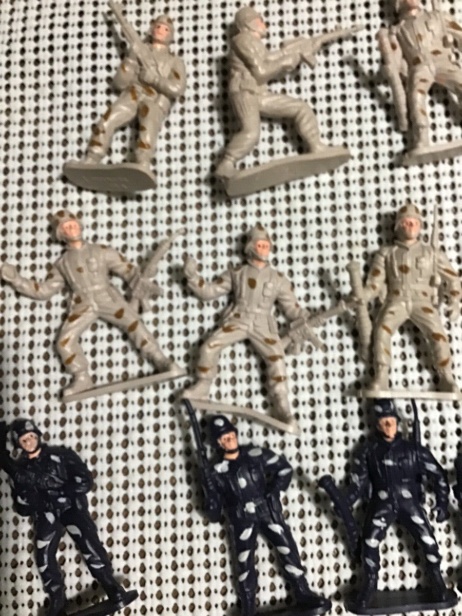 Lot of 23 Vintage Toy Soldiers German 593 C-D Camo Figures Blue