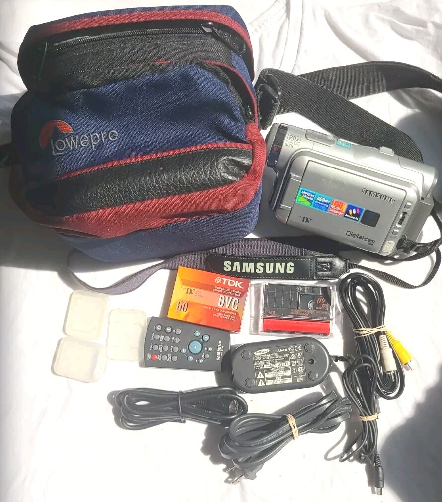 Samsung SCD107 Mini-DV Camcorder with 20X Optical Zoom Powers On Includes Vintage Case-image