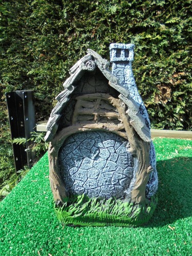 The Bakery Fairy/Pixie House concrete garden ornament - Picture 4 of 4