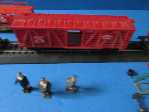 Assorted Life-Like Ho Train Parts and Transformer and mini people - Picture 8 of 10