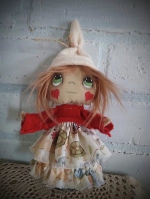 PriMitiVE FolK ArT  MiNi DoLL OOAK   Cloth  ARtiST Ornament HeArt