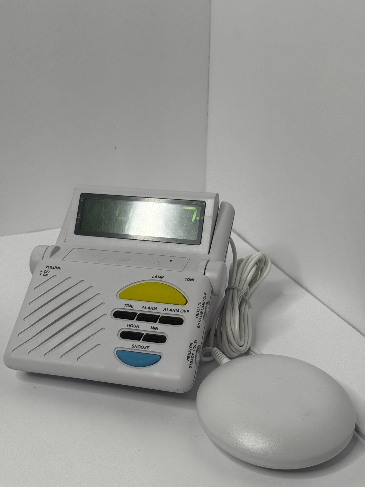 Sonic Alert Sonic Boom SB 1000 v 3 Vibrating Alarm Clock w/Super Shaker