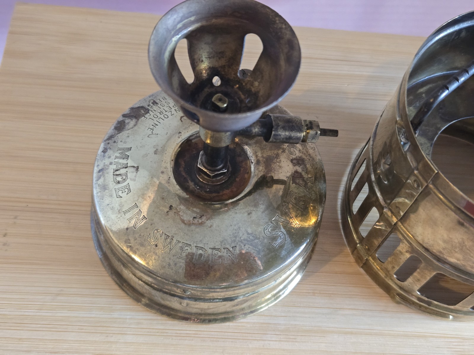 UNTESTED Vintage Svea 123 Brass Backpacking Stove –Made in Sweden–w/ Windscreen 