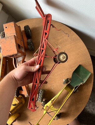 TRU SCALE MCCORMICK DEERING HAY ELEVATOR MODEL 1/16 Red Great Condition