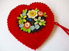 Lenci etichetta, cuore in panno, custodia cucito puntaspilli con mazzo di fiori