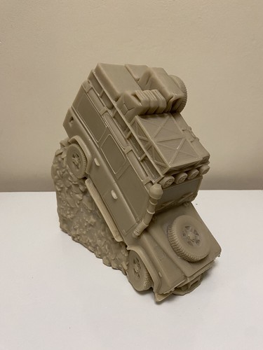Beautiful Resin Land river Defender 110 Adventure Ornament. - Picture 3 of 6