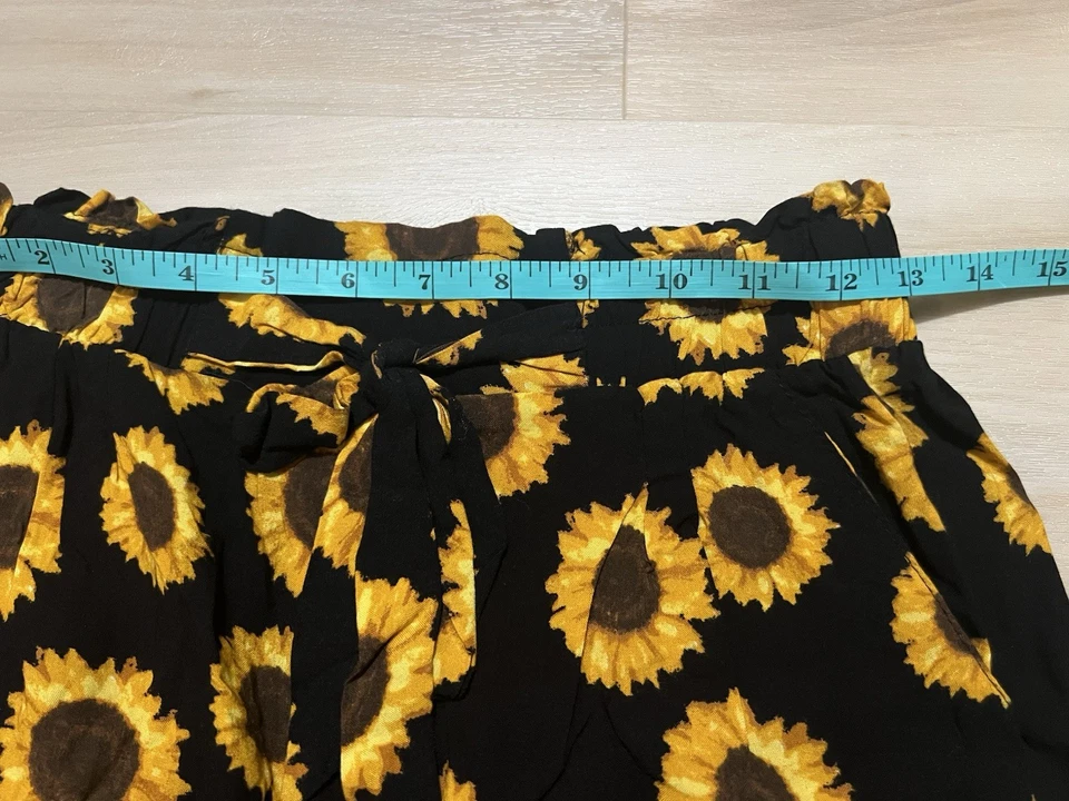 Pantalones Cortos Rue 21 Estampado Floral Para Mujer Talla Pequeña Girasol Negro Cordón Foto 4 de 4