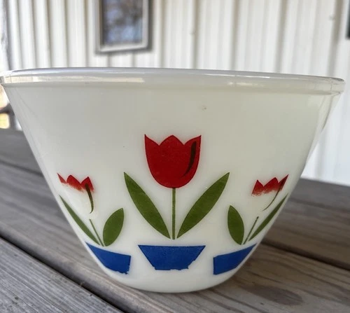 Vintage Fire King Anchor Hocking Tulip 8.5” Mixing Bowl Nesting Milk Glass