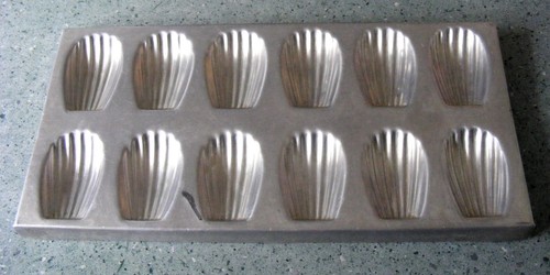 STAMPO IN TEGLIA DA FORNO VINTAGE FRANCESE 12 TAZZE MADELEINE