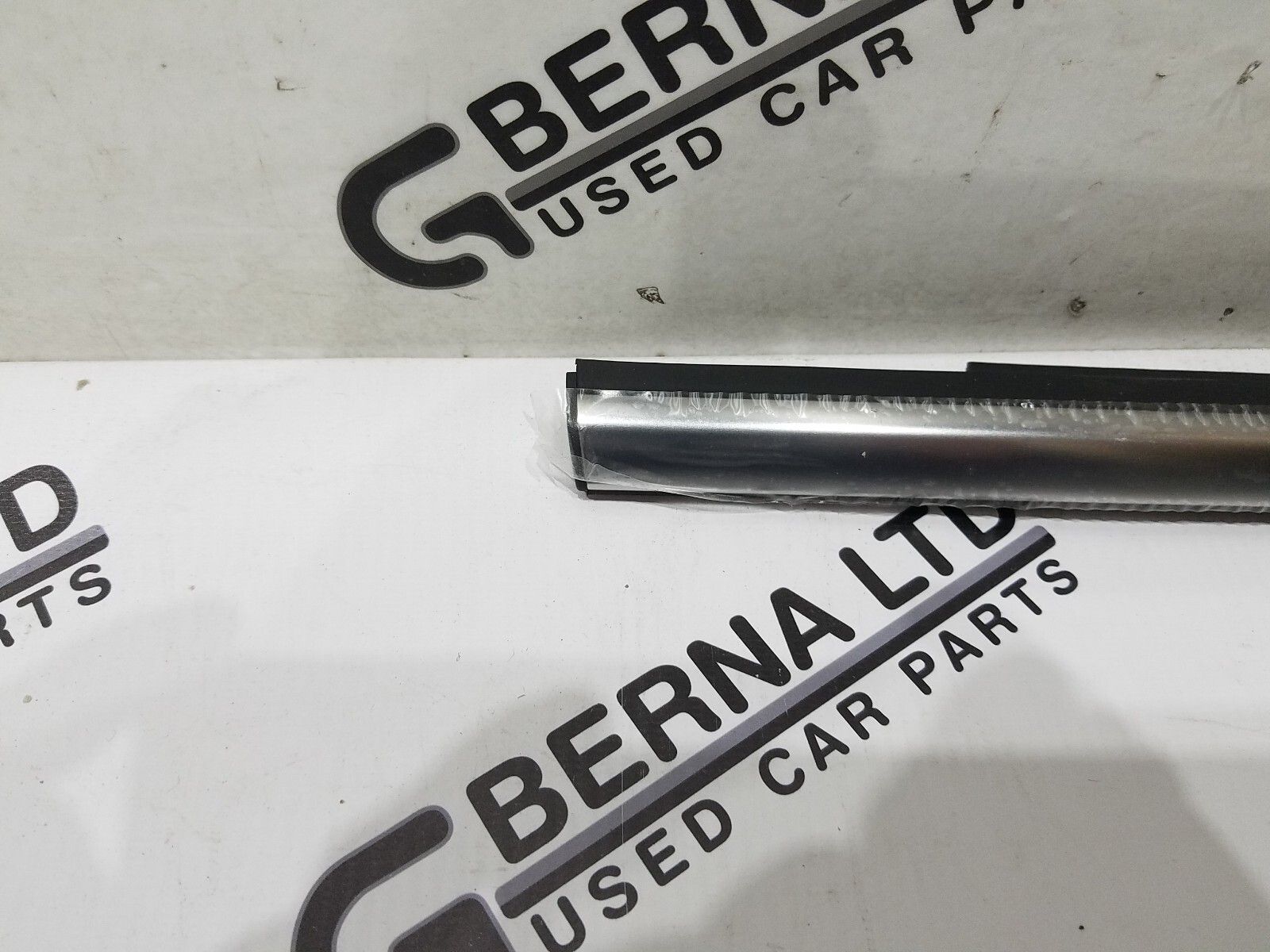 GENUINE MG ZS 2017-2022 FRONT PASSENGER DOOR WEATHERSTRIP MOLDING  