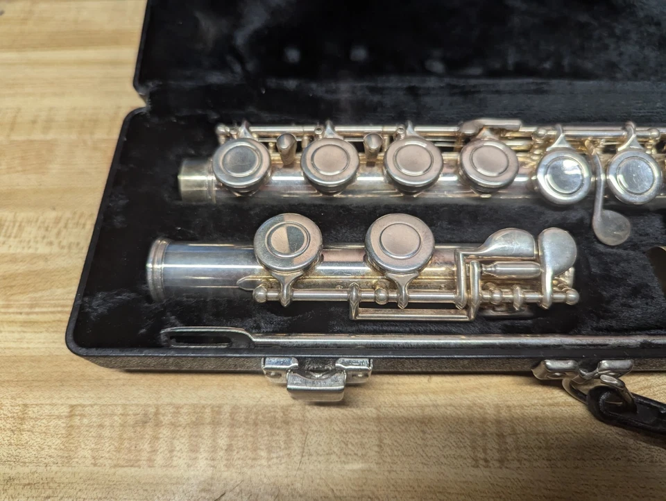 Gemeinhardt 72SP Flute Silver With Gold Lip Cleaning Rod and Original Hard Case - Image 3 of 4