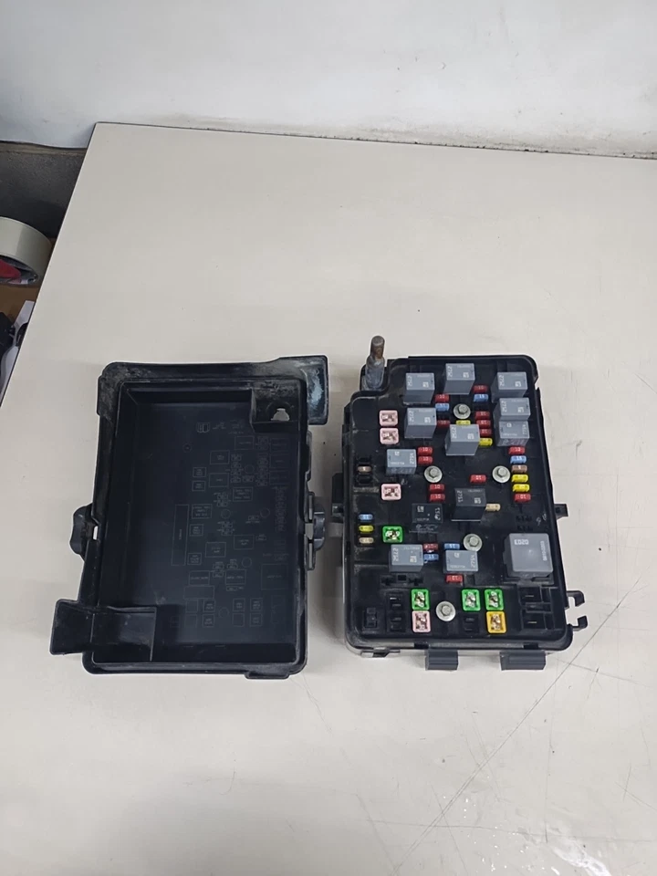 Оригинальная коробка предохранителей двигателя Pontiac G5 2008-2010 Chevy Cobalt 2,0 л 2,2 л 2008-2010 годов выпуска - Изображение 2 из 3