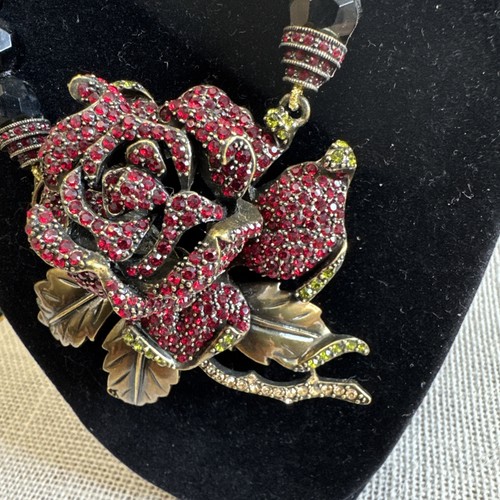 Collar Heidi Daus Rojo Estrás Elegancia Rosa Precioso Firmado Acentos Negros - Imagen 3 de 19