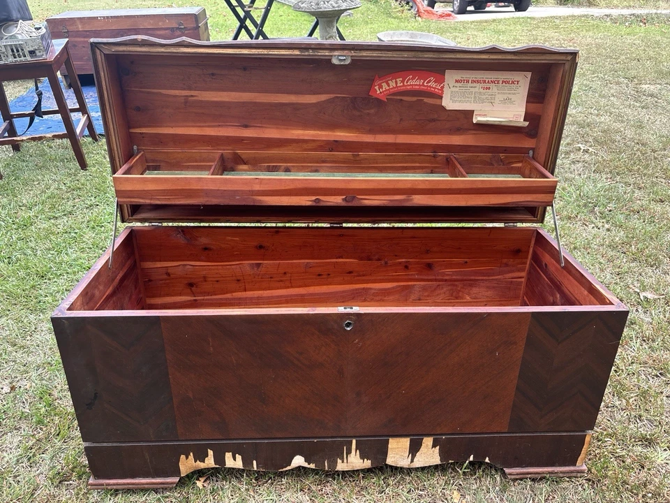 1941 Stunning Lane Art Deco Lane Cedar Trunk / Blanket Chest Waterfall Storage. - Image 2 of 4