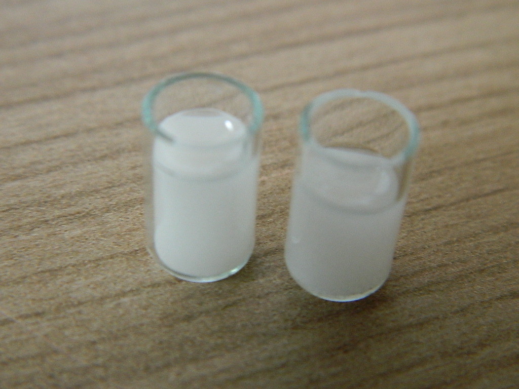 (KP3.4) 1/12th scale DOLLS HOUSE FOOD : TWO GLASSES OF MILK