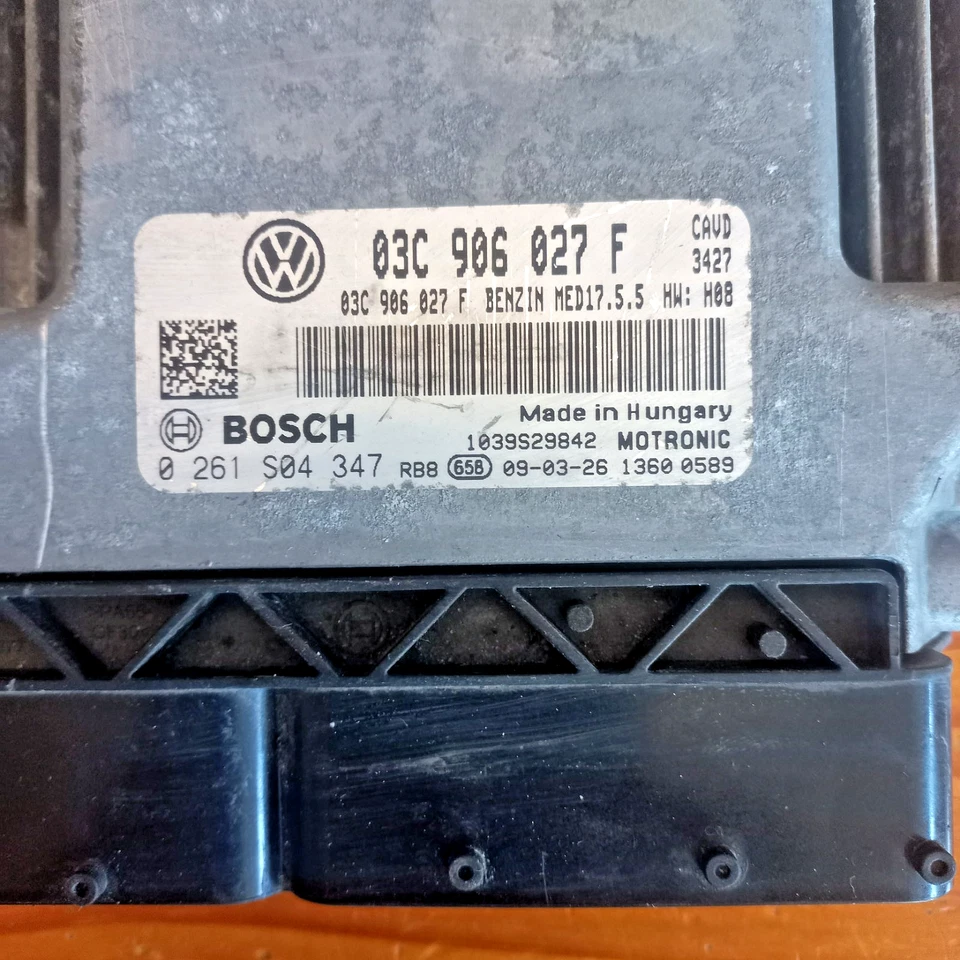 CALCULATEUR VW SCIROCCO 1.4 ,GOLF VI BOSCH MED17.5.5 0261S04347 / 03C906027 F - Immagine 2 di 2