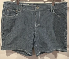CANYON RIVER BLUES, Women's Size 18 Blue White Striped Shorts, EUC 197