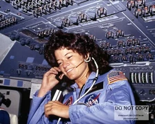 SALLY RIDE NASA ASTRONAUT ON SPACE SHUTTLE CHALLENGER 1983 - 8X10 PHOTO (AA-983)