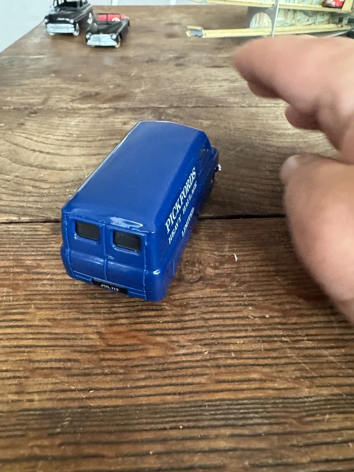 1/43 BEDFORD VAN PICKFORDS CORGI CLASSIC MODELS MADE IN GREAT BRITAIN - Photo 2/4