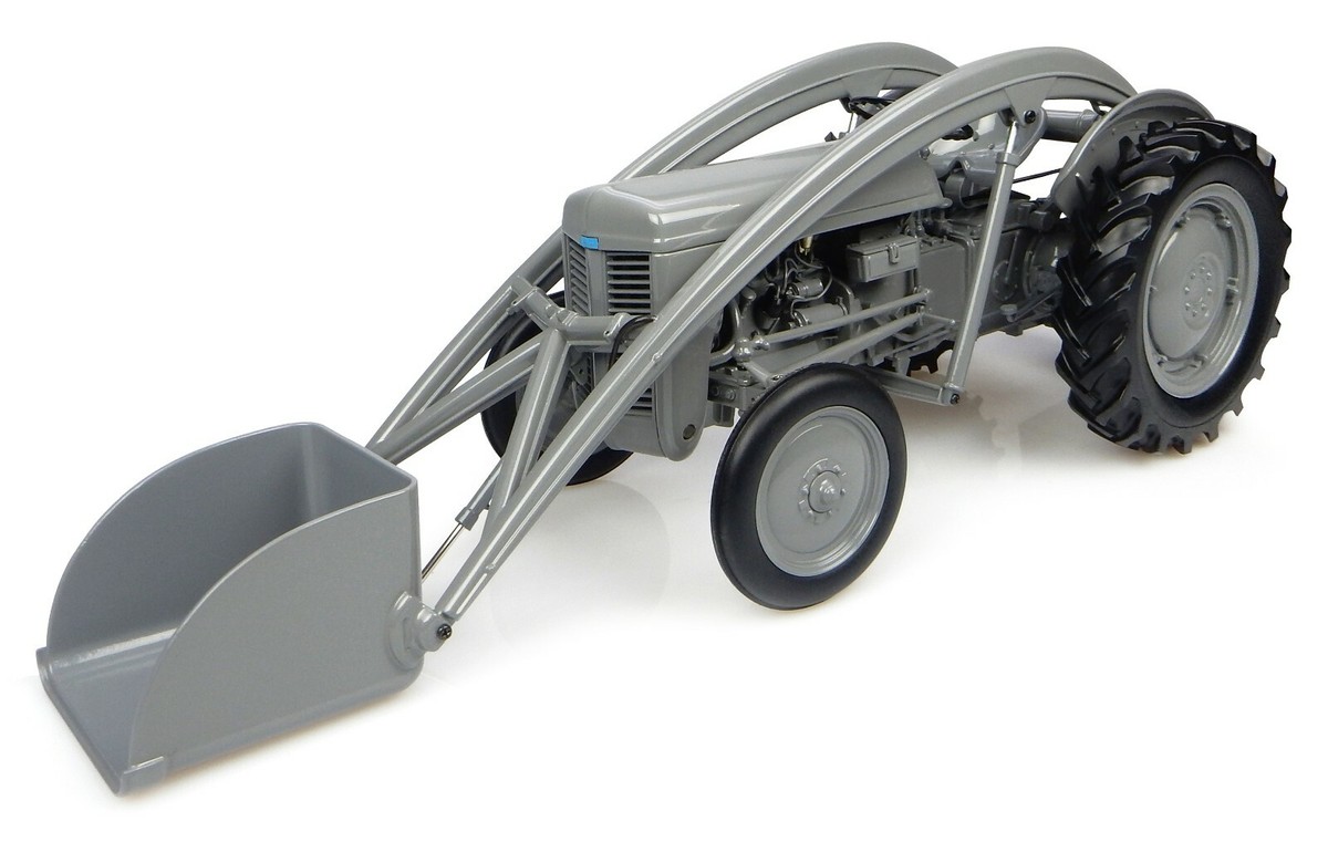 1947 FERGUSON TEA-20 TRACTOR W/LOADER 1/16 DIECAST BY UNIVERSAL